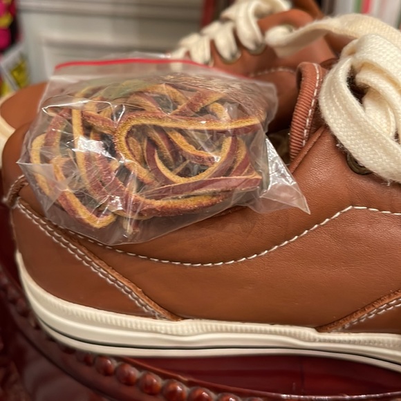 Polo by Ralph Lauren brown leather textured. Pre owned some flaws. - Picture 11 of 11